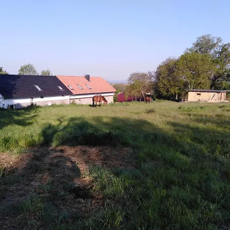 Cenovicky Dvur * Čestín