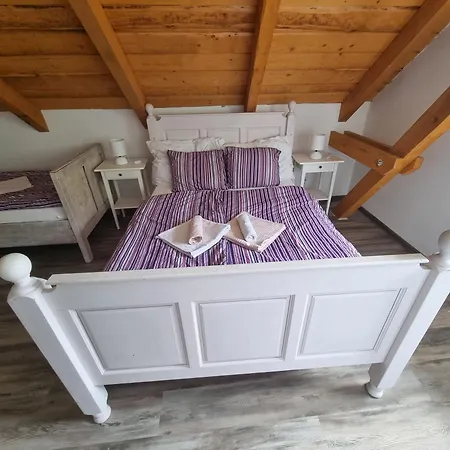 Cenovicky Dvur Vendégház Čestín