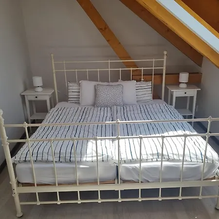 Cenovicky Dvur Vendégház Čestín