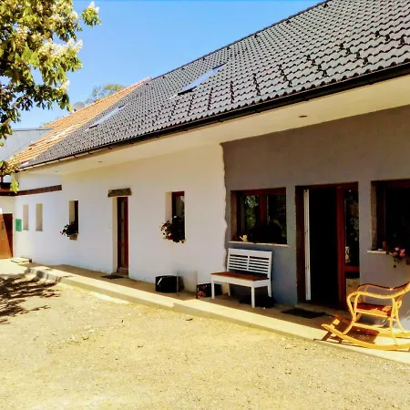 Cenovicky Dvur Vendégház Čestín