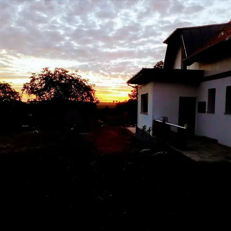 Cenovicky Dvur Čestín